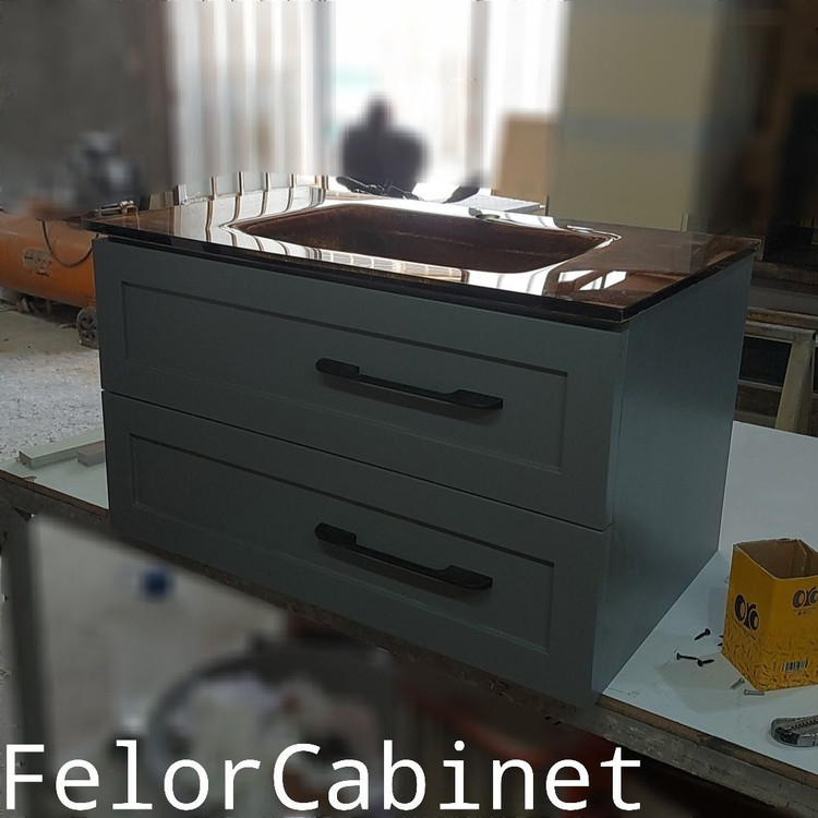 کابینت روشویی پی وی سی مدل 1061 با صفحه روشویی شیشهای مشکی طلایی