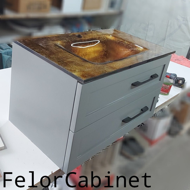 کابینت روشویی پی وی سی مدل 1061 با صفحه روشویی شیشهای مشکی طلایی